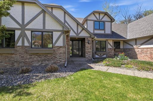 1316 Summit Oaks Drive, Burnsville, MN 55337