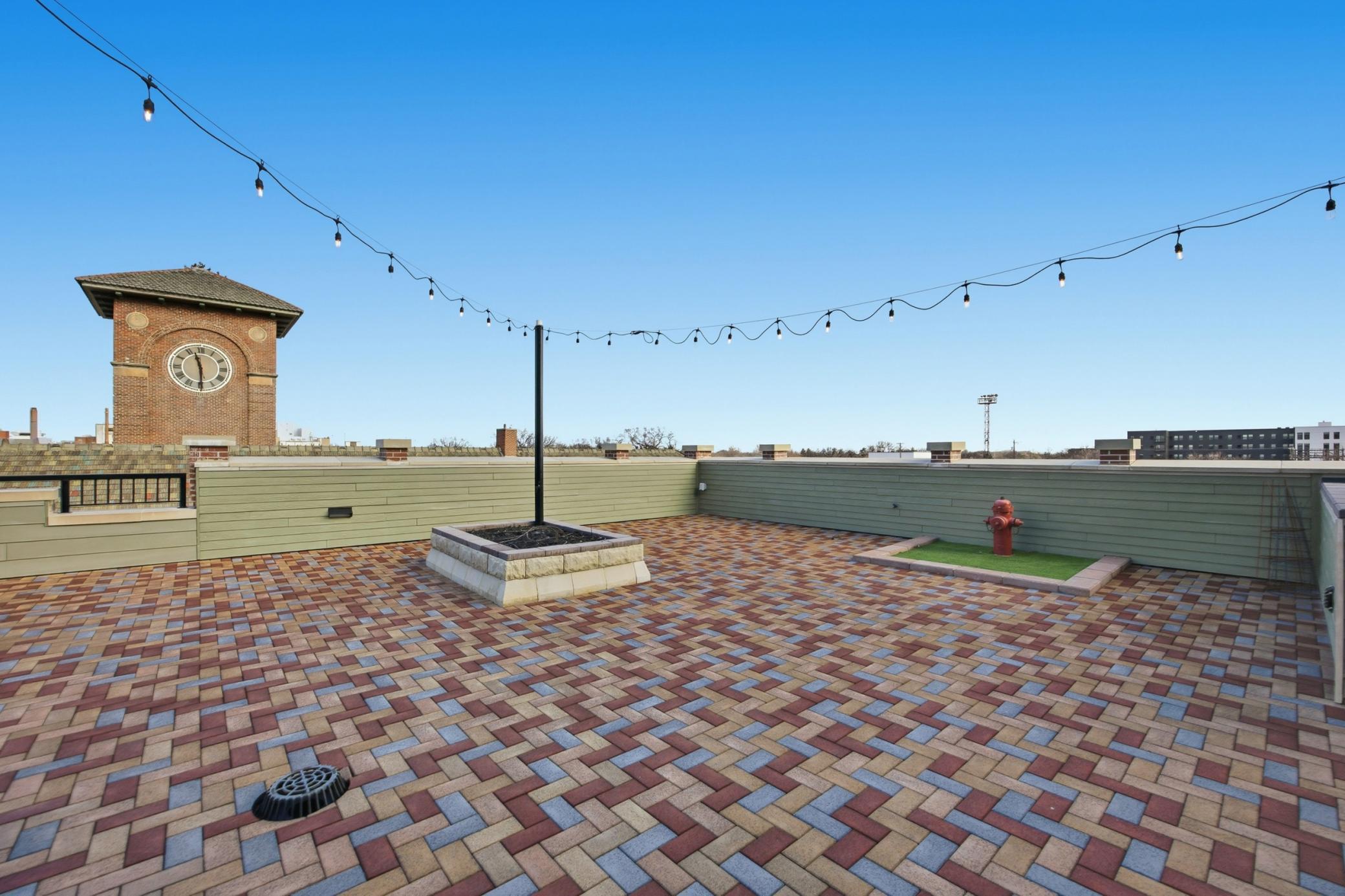Rooftop Patio w/ Pet Relief Area