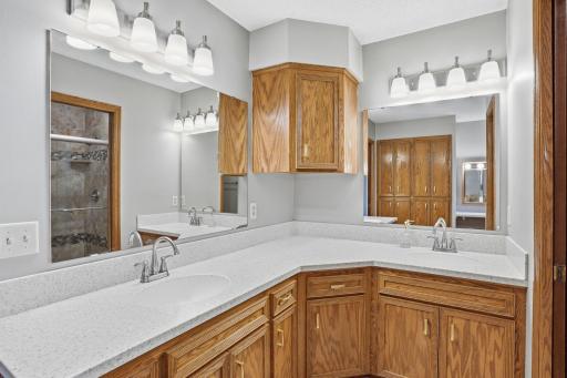 8361 W Lake Drive, Chanhassen, MN 55317