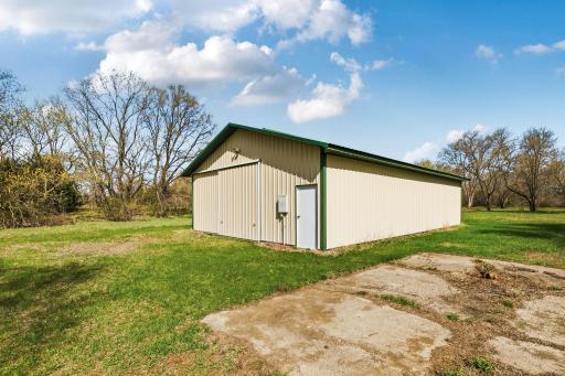 30x48 steel building with tack room and concrete aisle-just add stalls!
