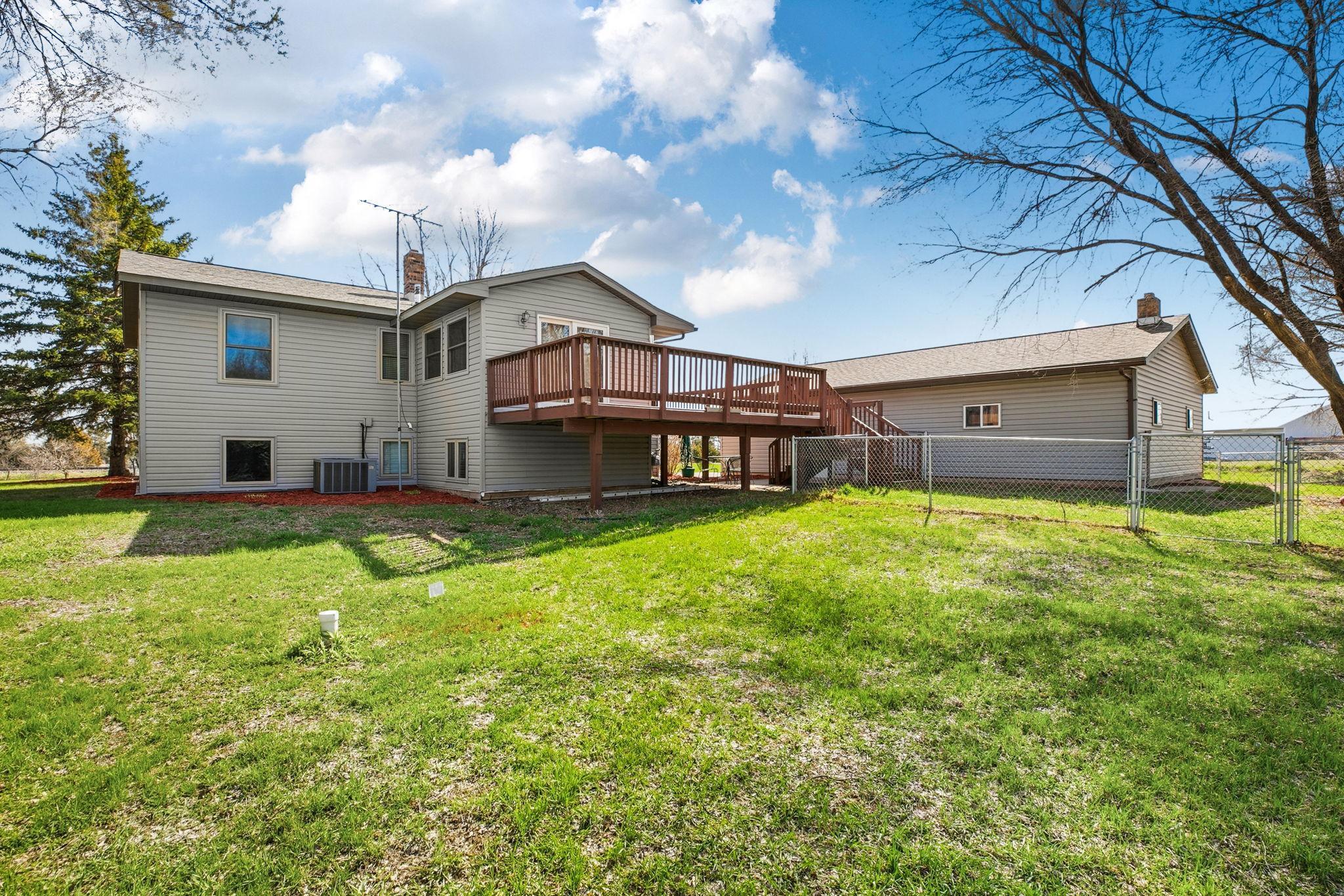 fenced in yard, HUGE deck