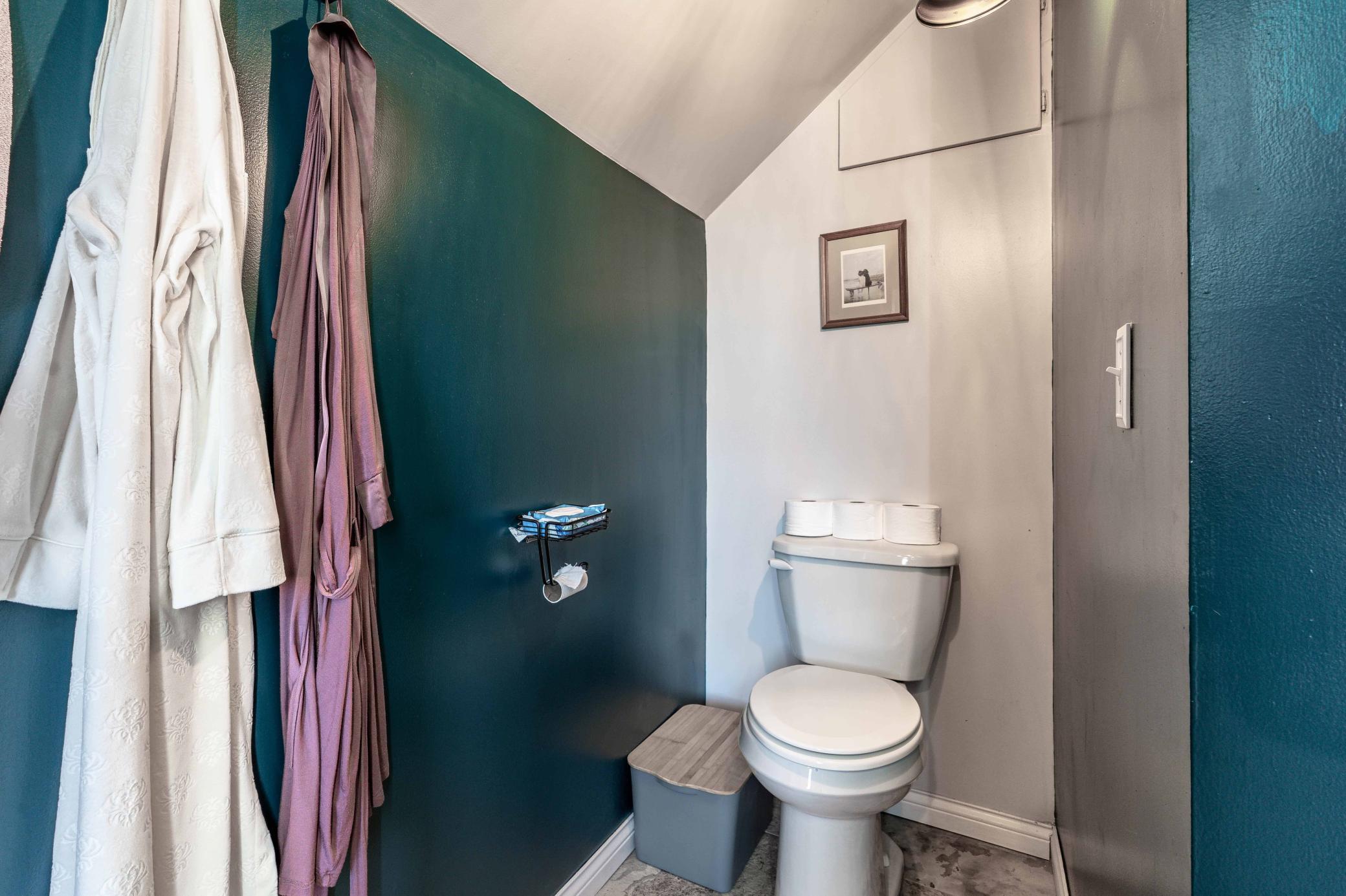 Upper bathroom ensuite