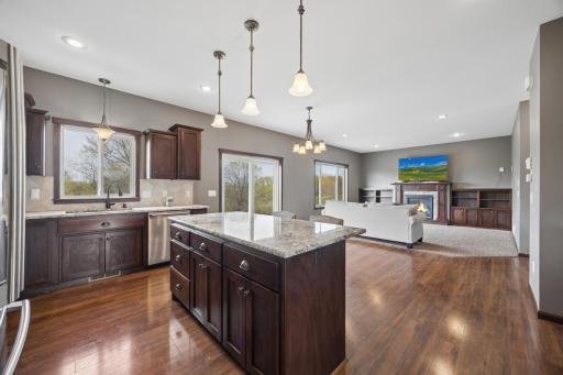 Large center island with seatingâperfect for casual meals or gathering with guests.