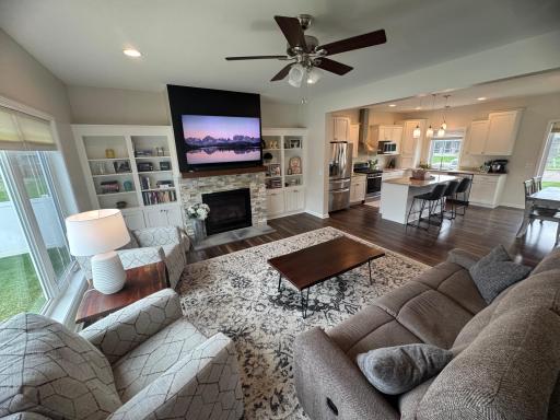 Living Room w fireplace/built ins