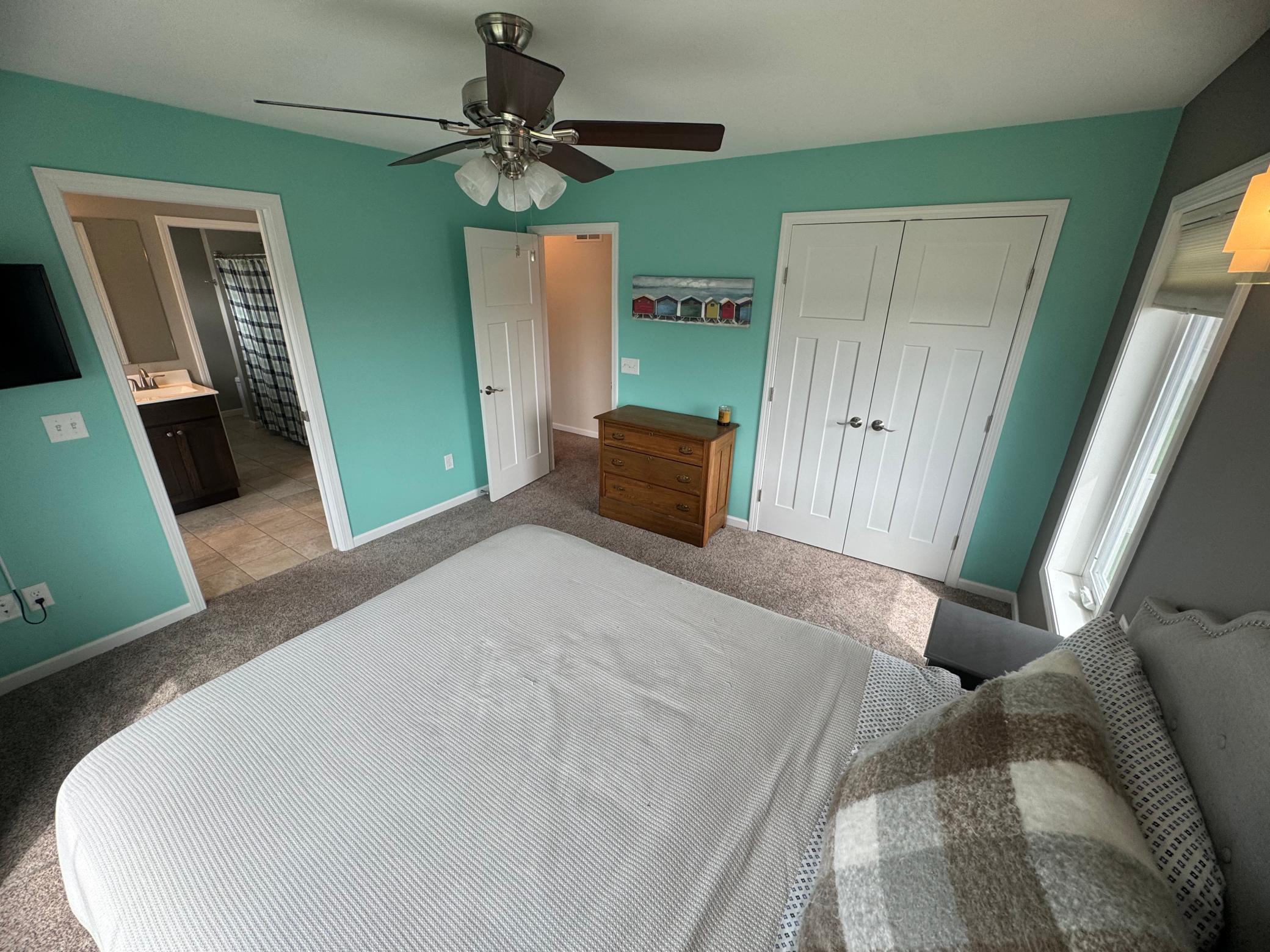 Hollywood Bath off 2nd bedroom