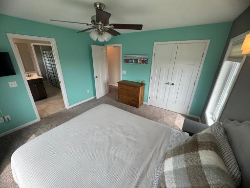 Hollywood Bath off 2nd bedroom