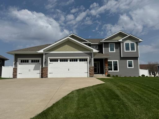 210 Hickory Lane NE, Owatonna, MN 55060