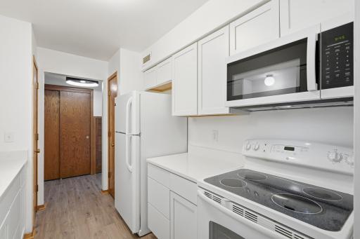 28-print-2200 Midland Grove Rd 210-23.jpg