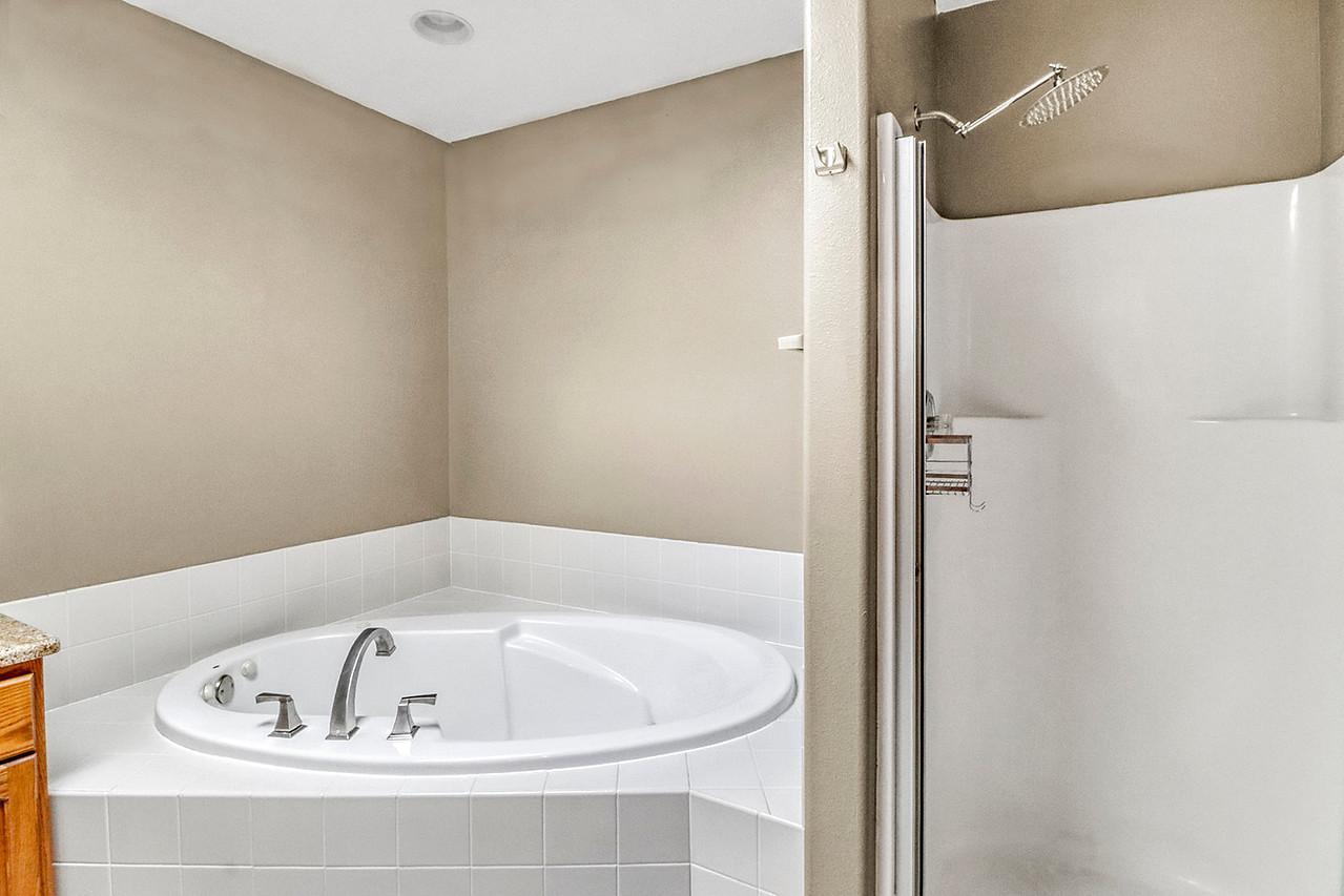 Upstairs bathroom jetted tub
