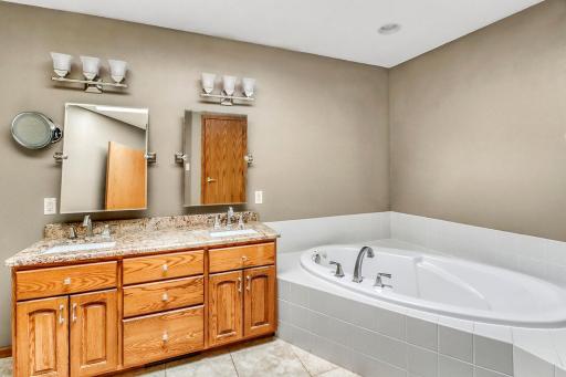 3319 45th Avenue S, Fargo, ND 58104