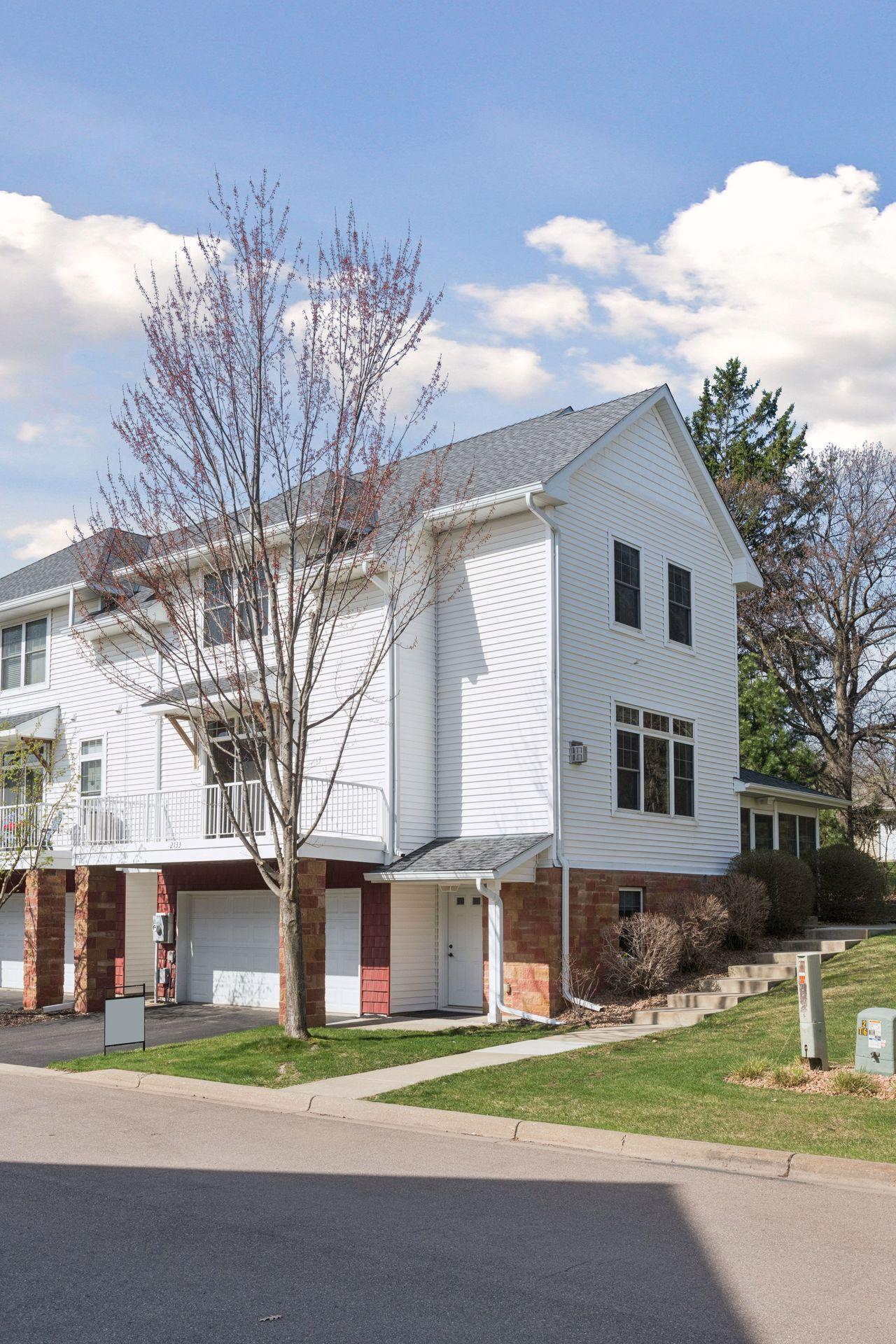 2133 Village Trail - Spacecrafting - 0005.jpg