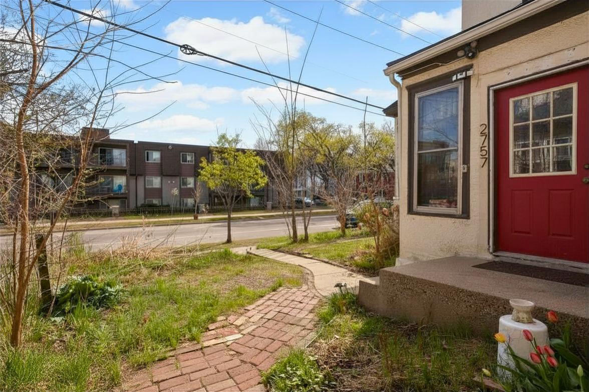 Side view showing airbnb entrance