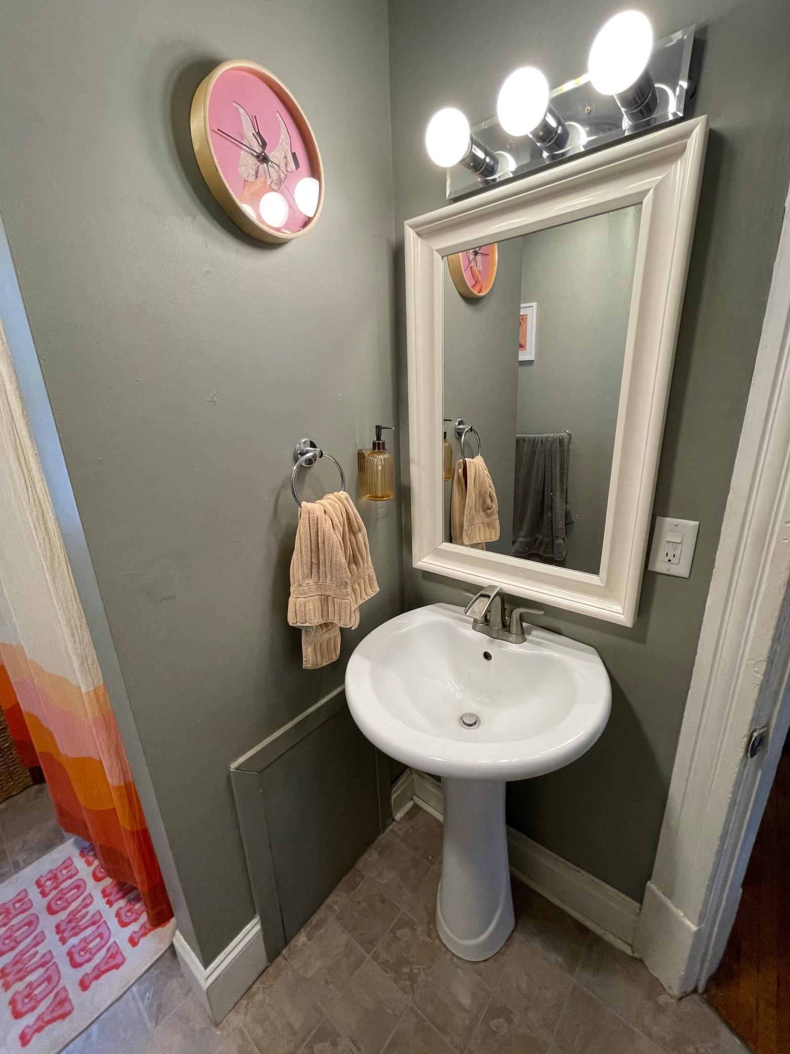 I bedroom unit bathroom