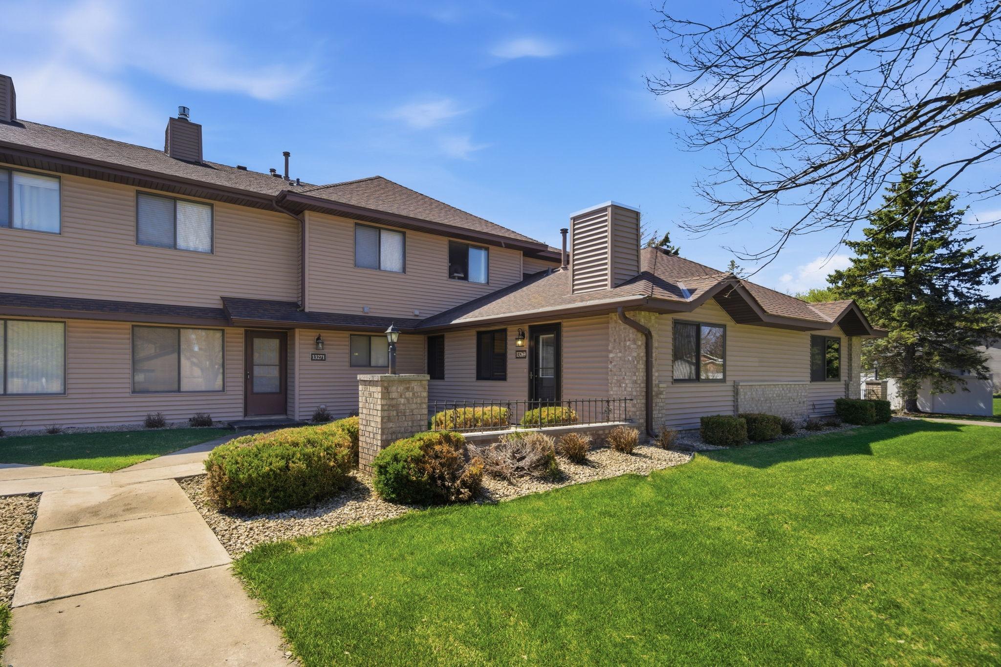 Welcome home to one level living!