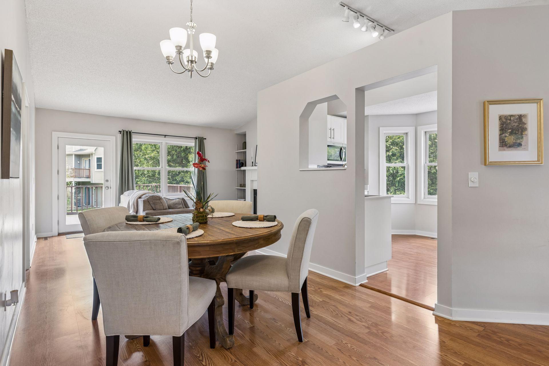 Dining room adjacent to the living room