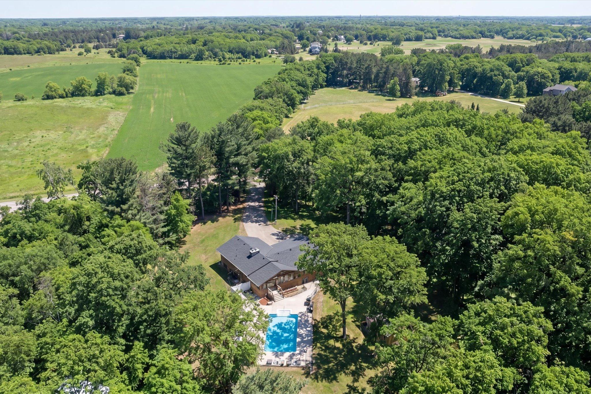 81-15002 University Ave NE Summer 1.jpg