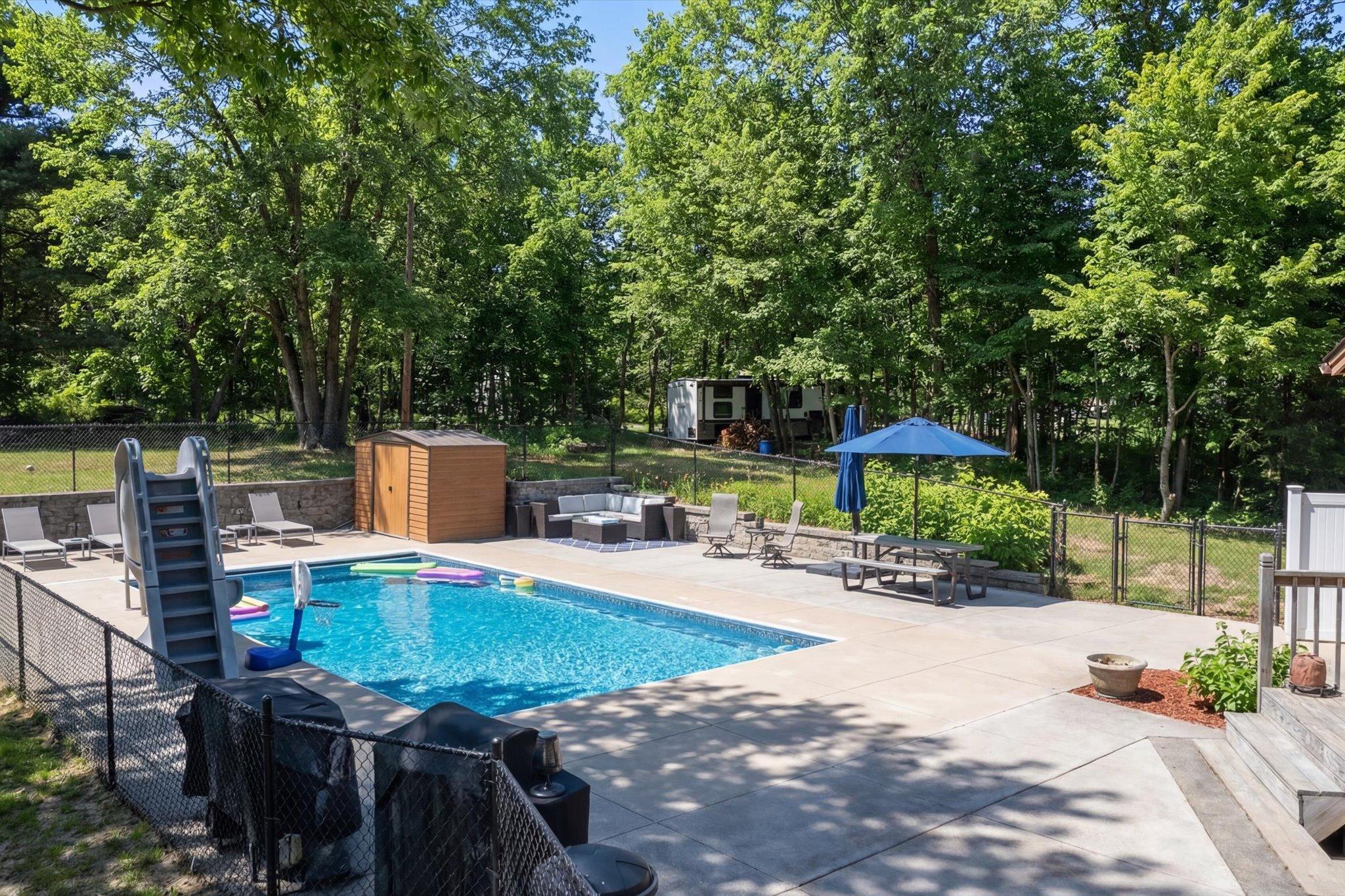 76-15002 University Ave NE Summer 3.jpg