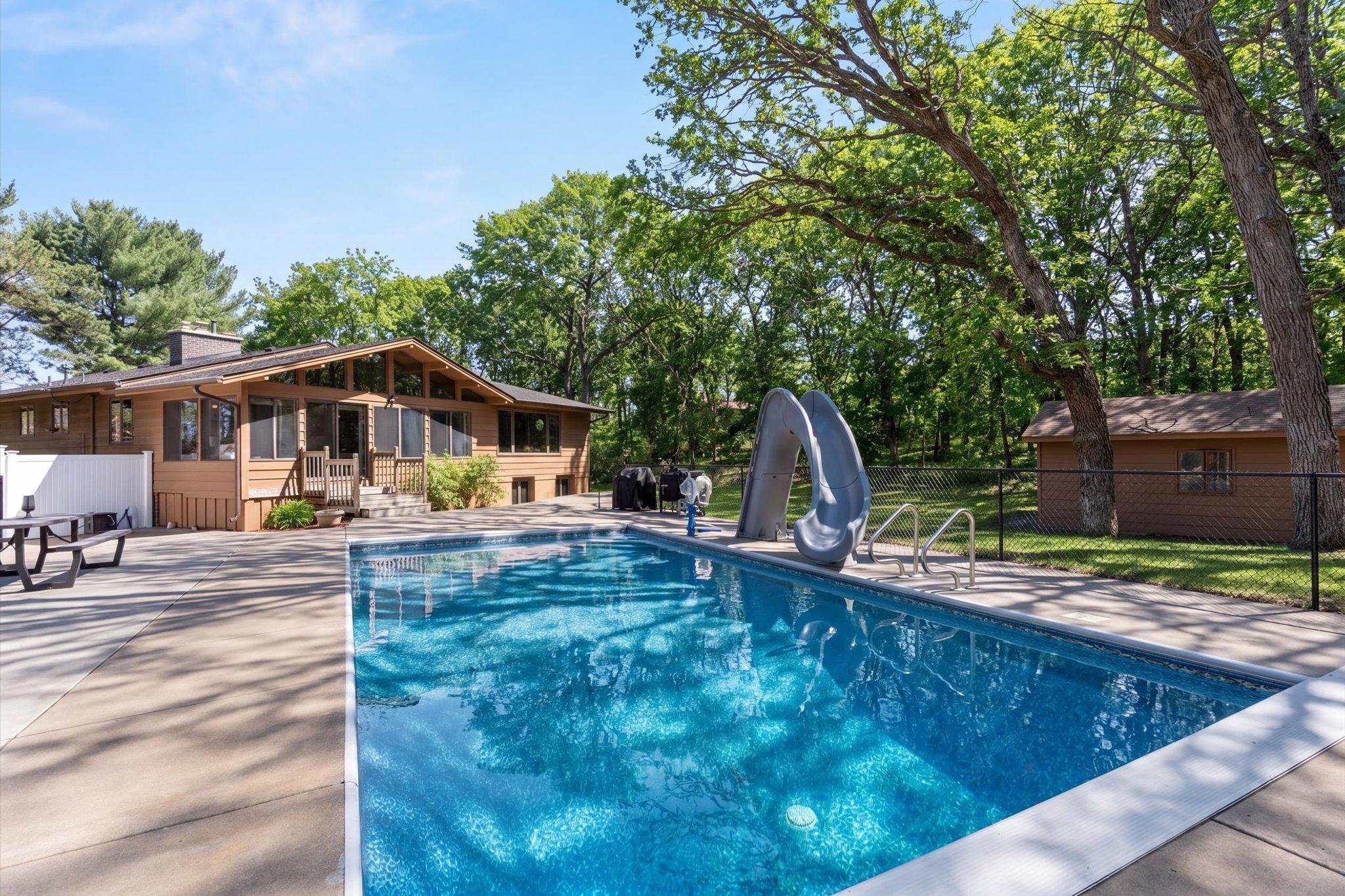 77-15002 University Ave NE Summer 4.jpg