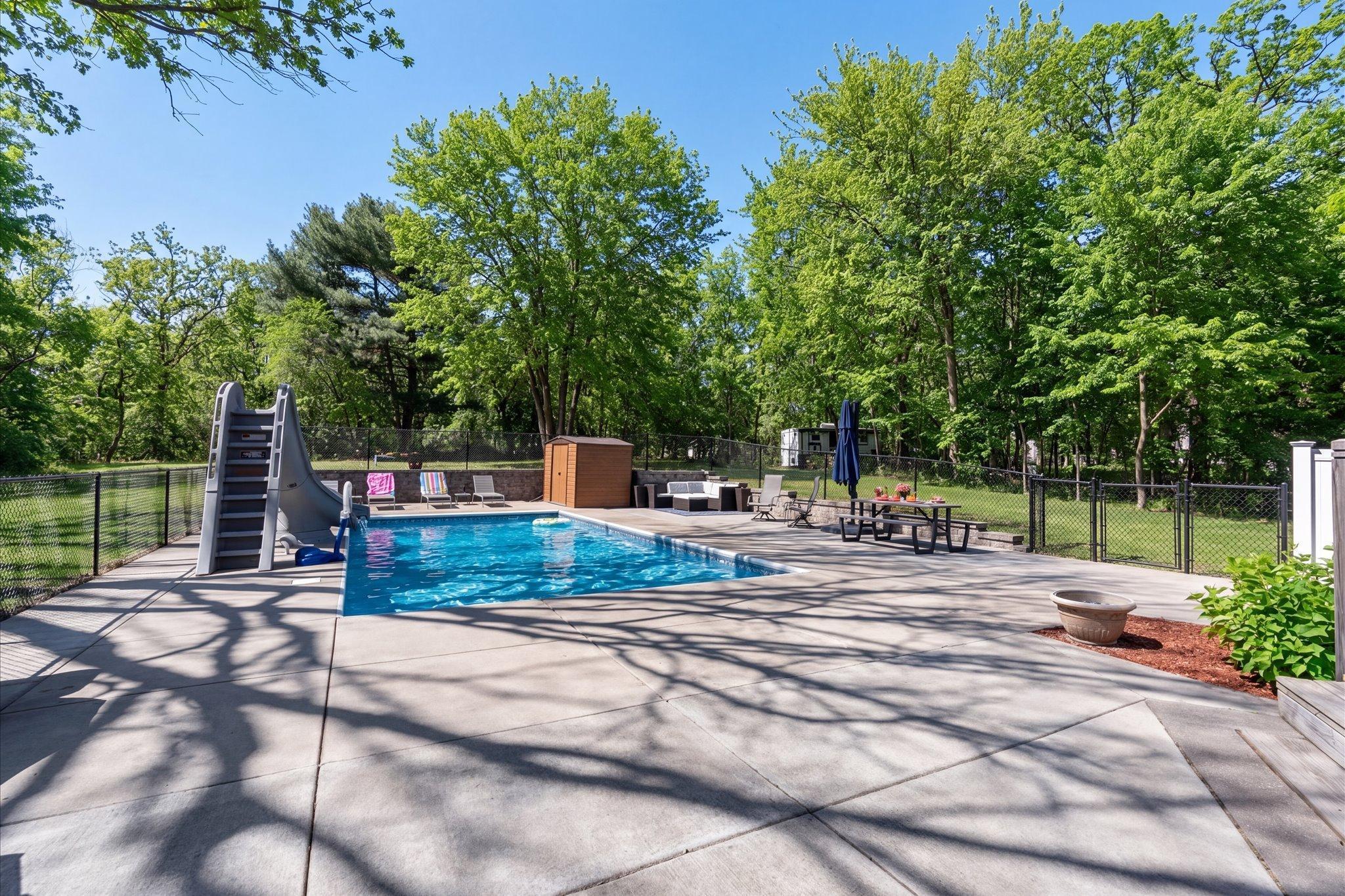 79-15002 University Ave NE Summer 2.jpg