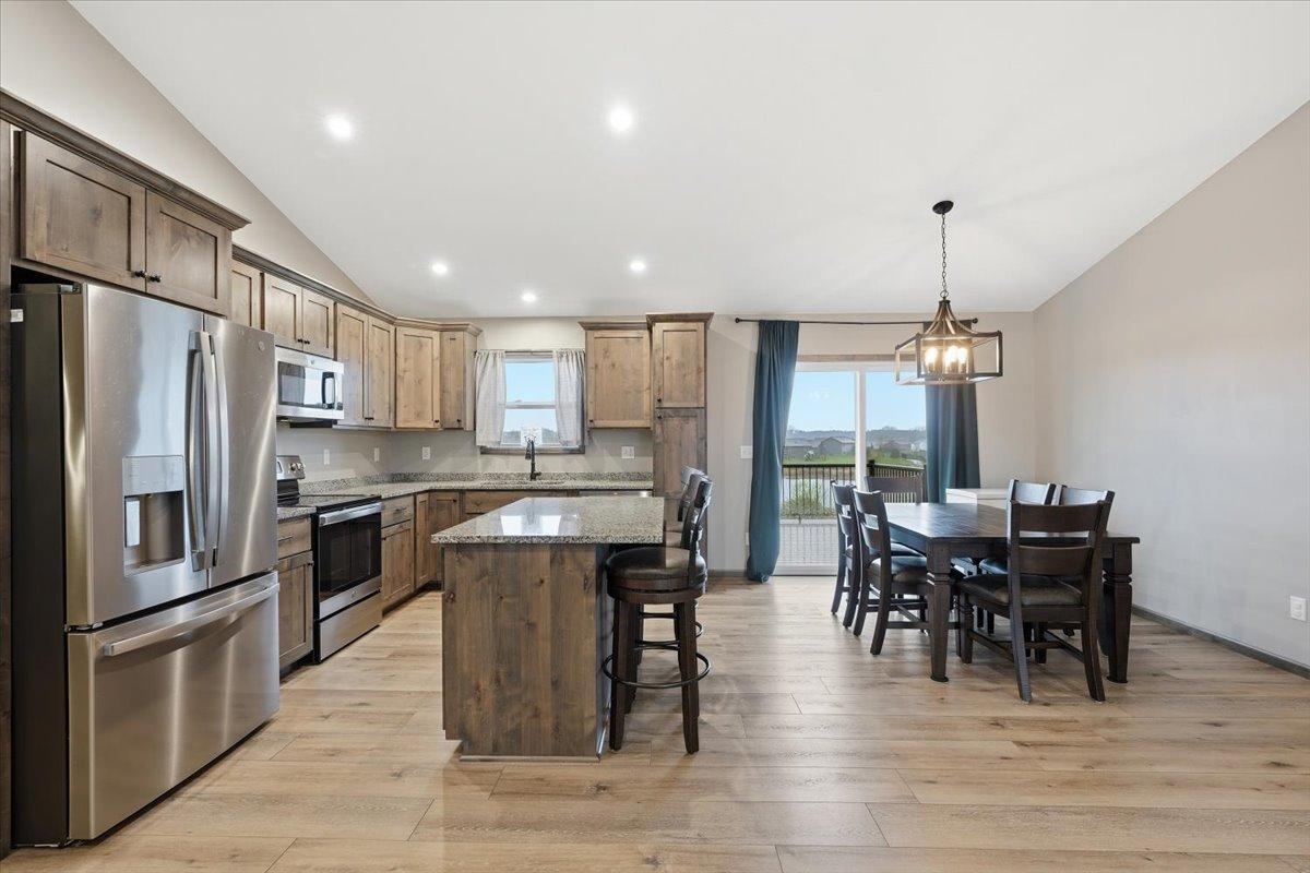 05-Kitchen & Dining.jpg