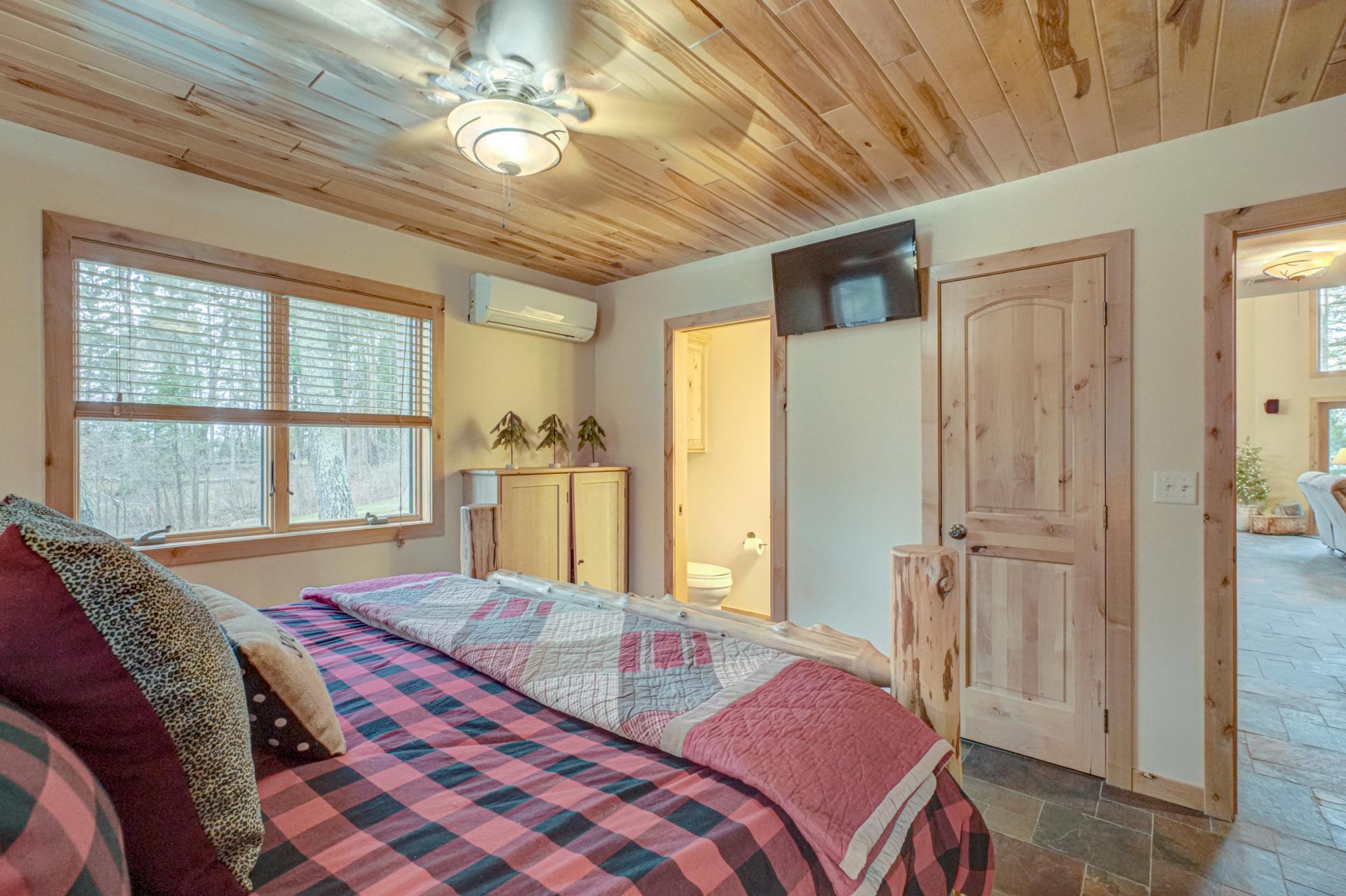 10511 Vermeil Dr NE primary with private bathroom