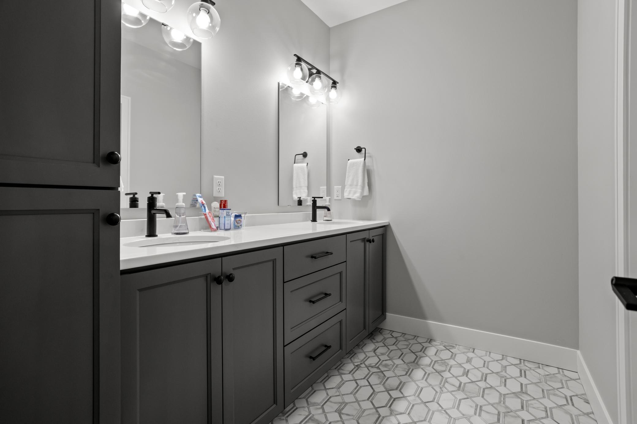 2426 McLeod Dr W West Fargo