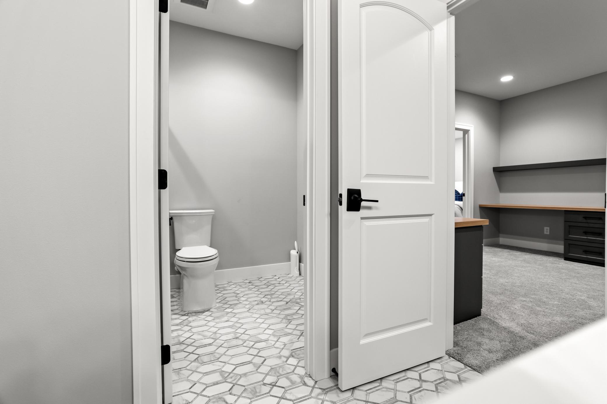 2426 McLeod Dr W West Fargo