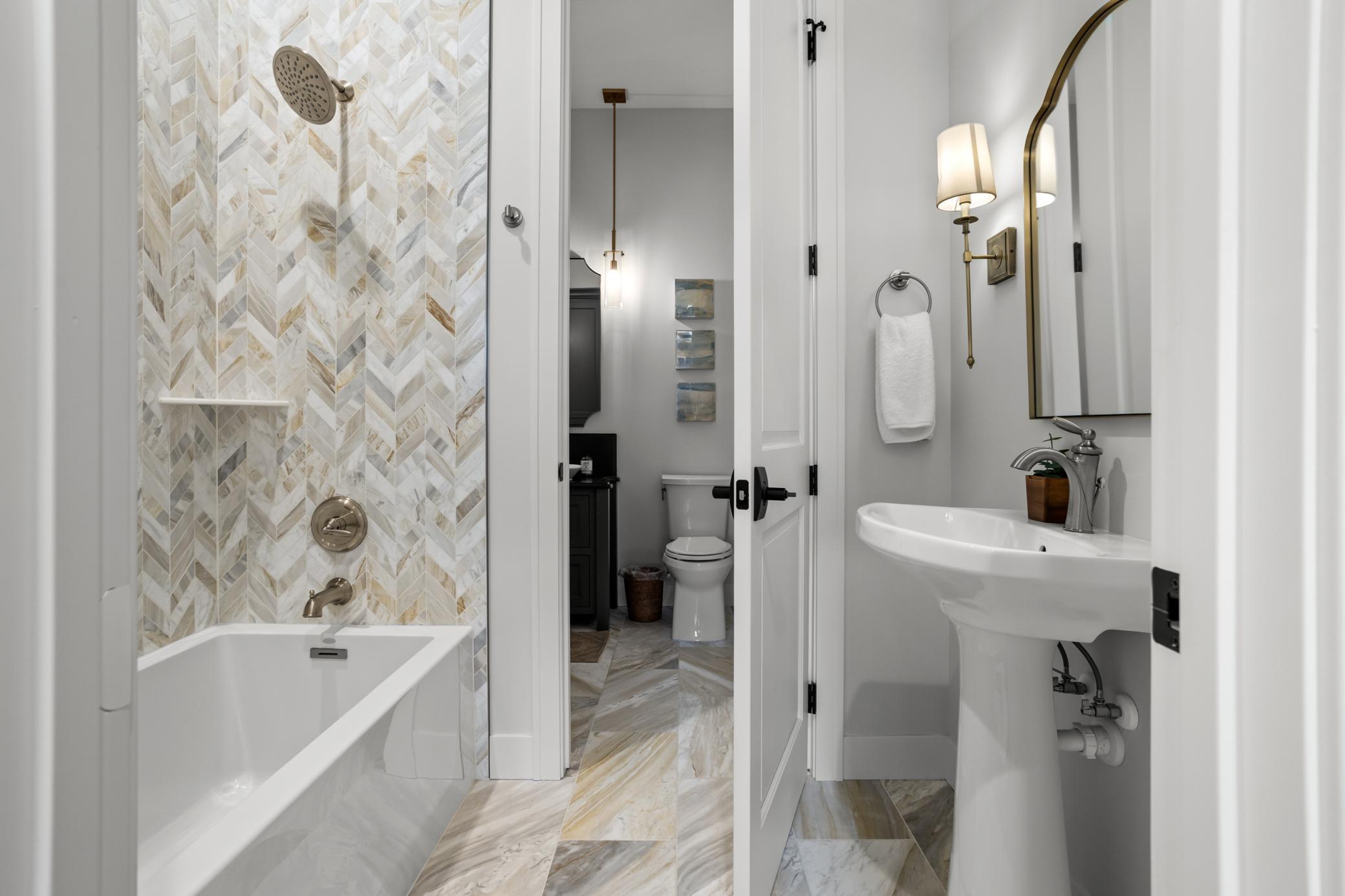 2426 McLeod Dr W West Fargo