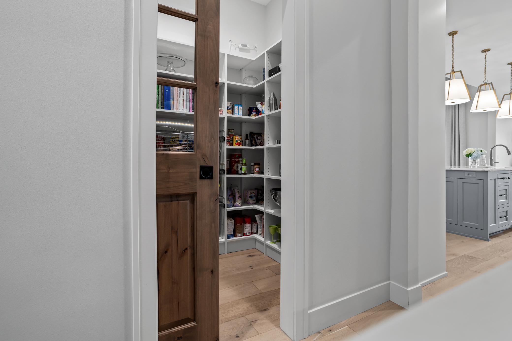 2426 McLeod Dr W West Fargo