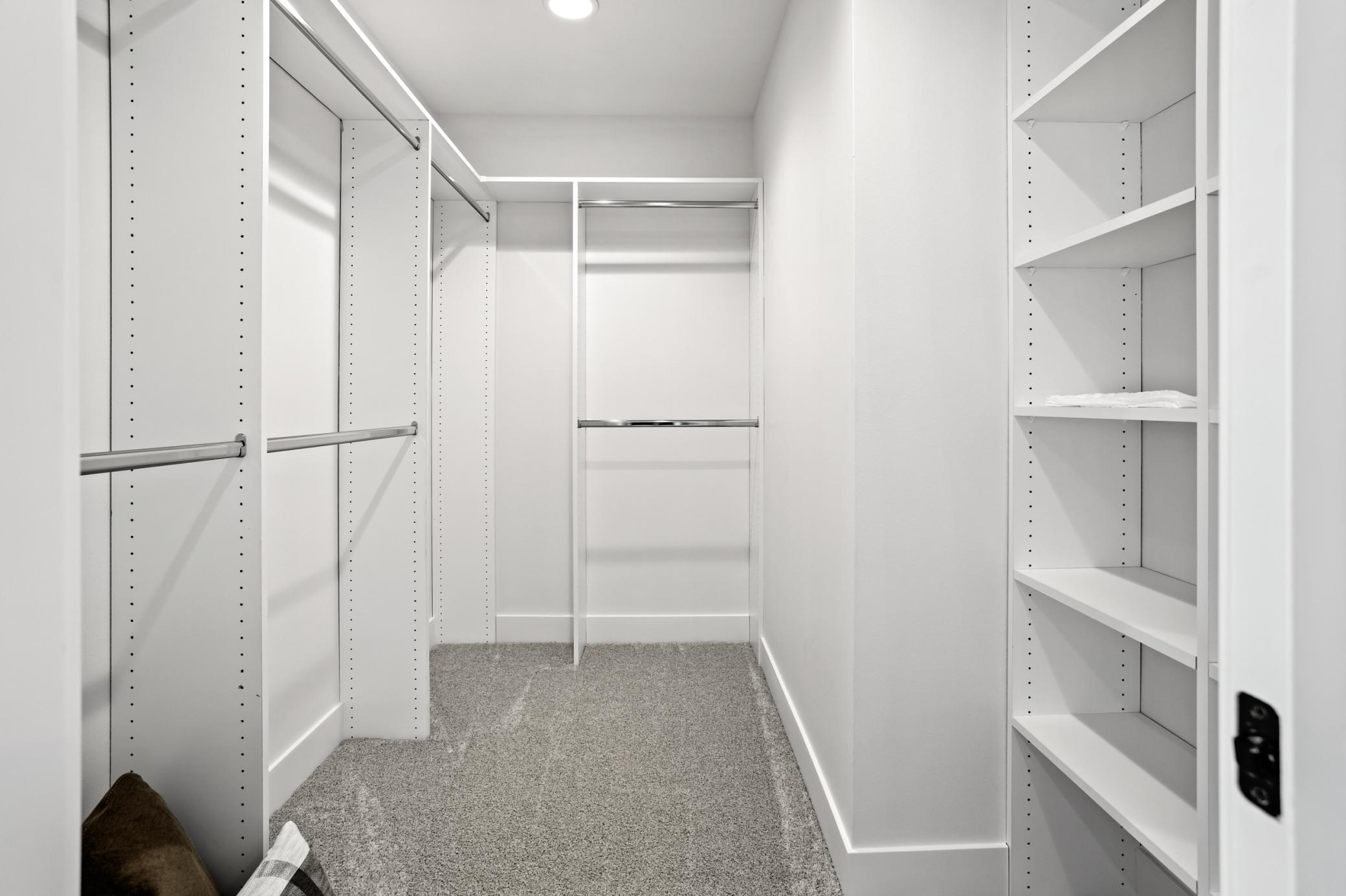 2426 McLeod Dr W West Fargo