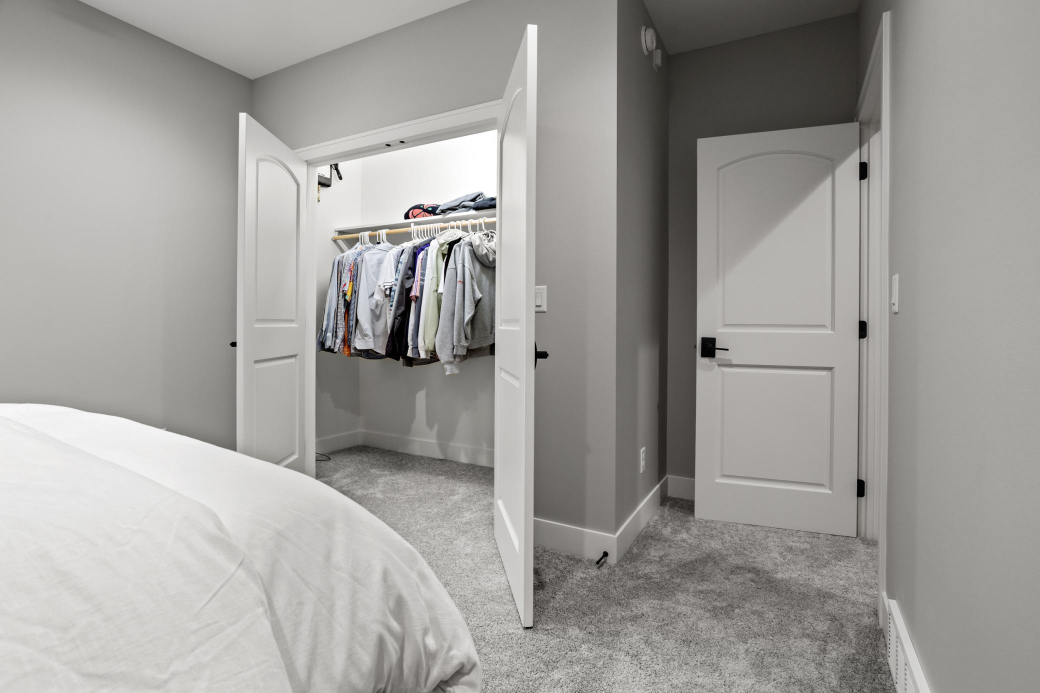 2426 McLeod Dr W West Fargo