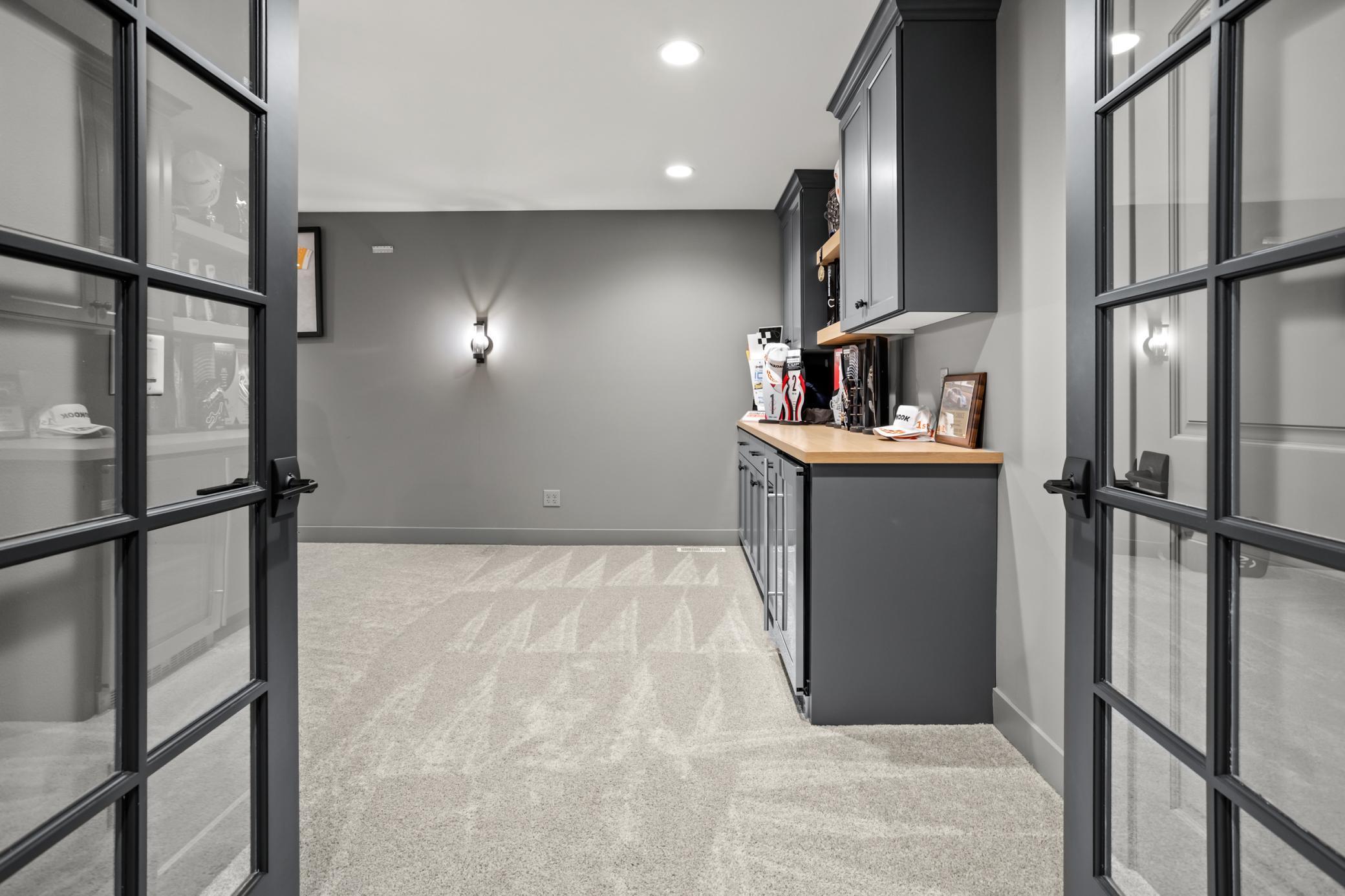 2426 McLeod Dr W West Fargo