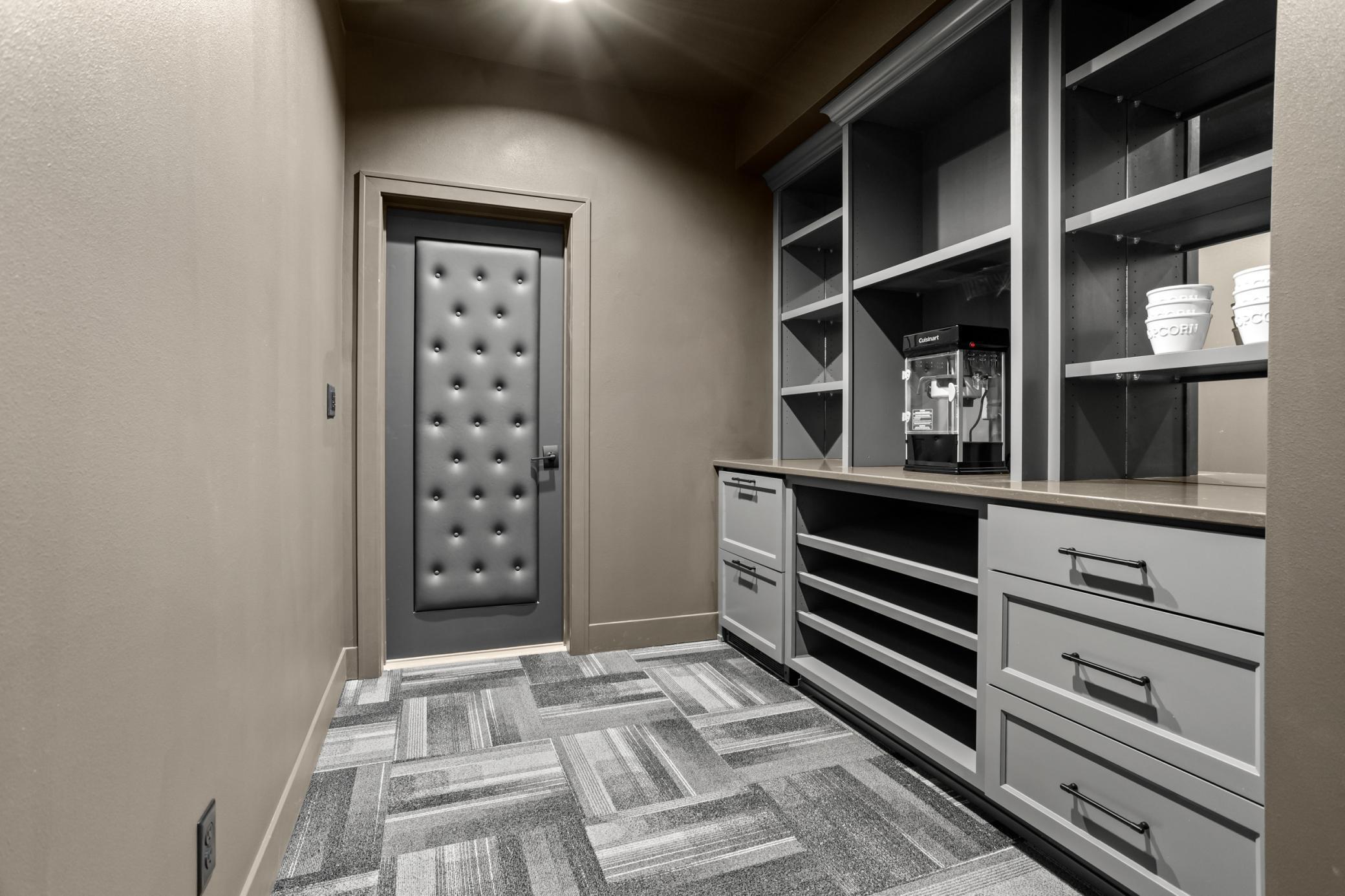 2426 McLeod Dr W West Fargo