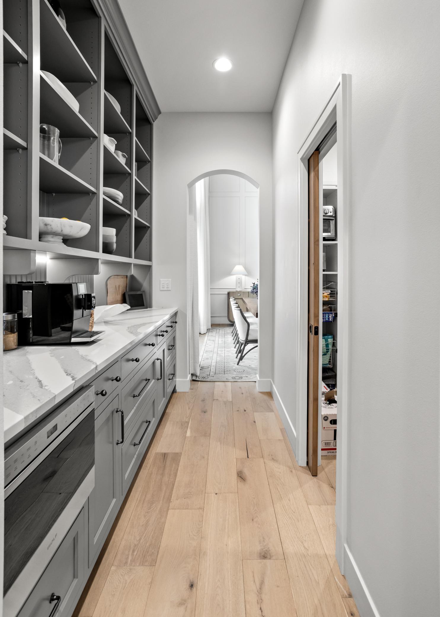 2426 McLeod Dr W West Fargo