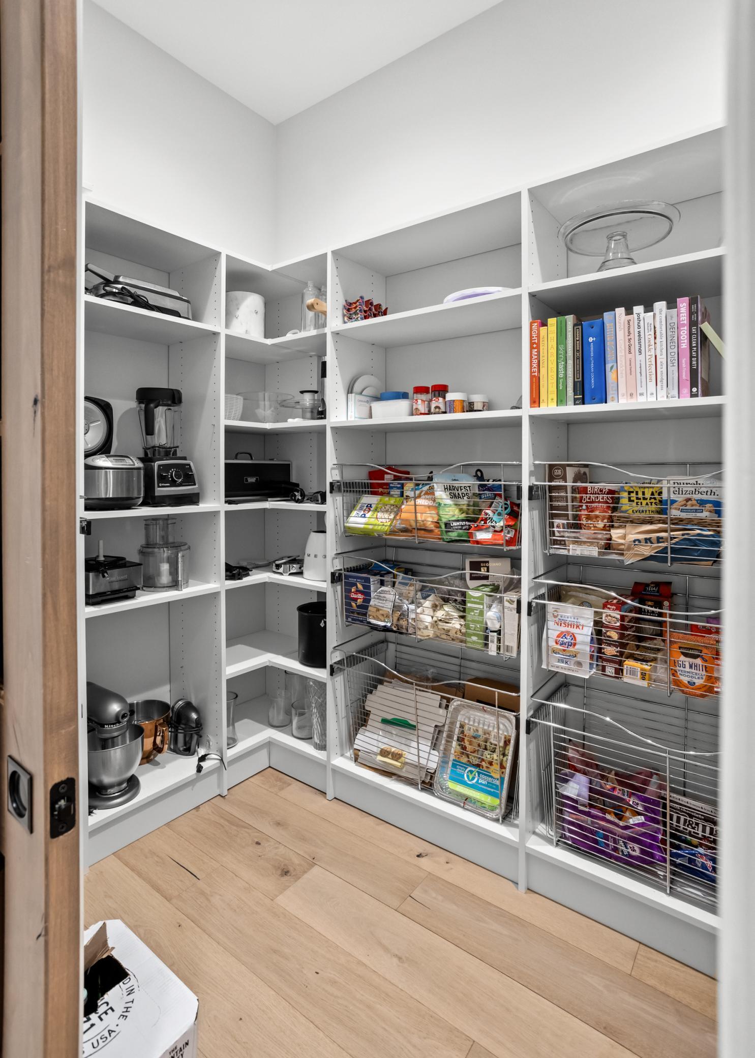 2426 McLeod Dr W West Fargo