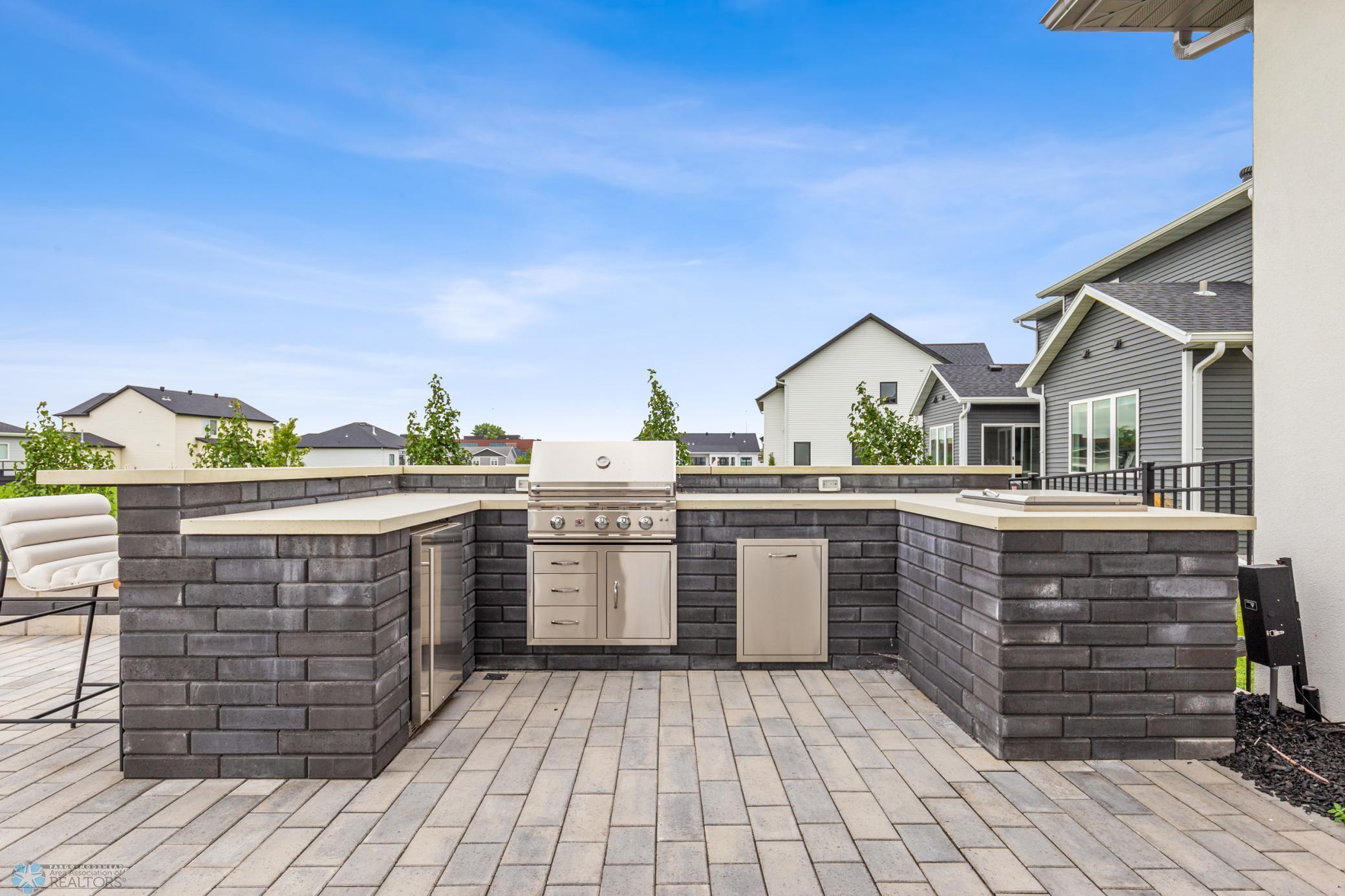 2426 McLeod Dr W West Fargo