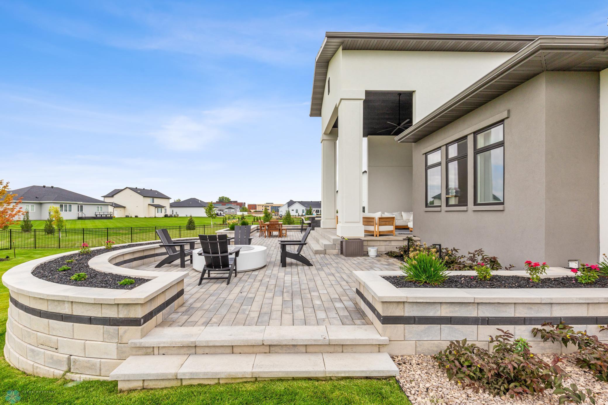 2426 McLeod Dr W West Fargo