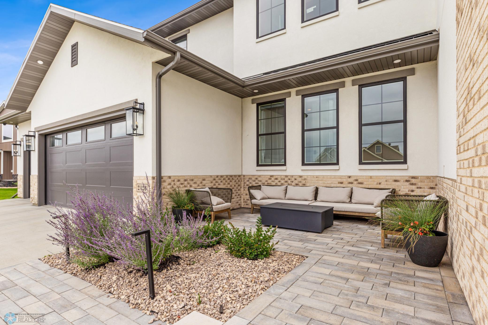 2426 McLeod Dr W West Fargo