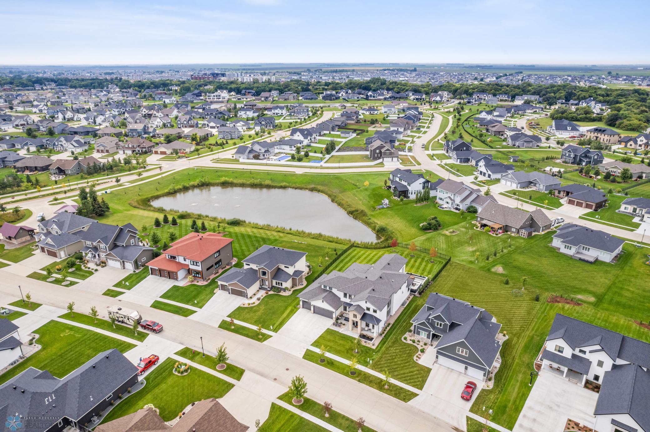 2426 McLeod Dr W West Fargo