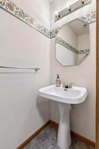 1658 Oakbrooke Circle, Eagan, MN 55122