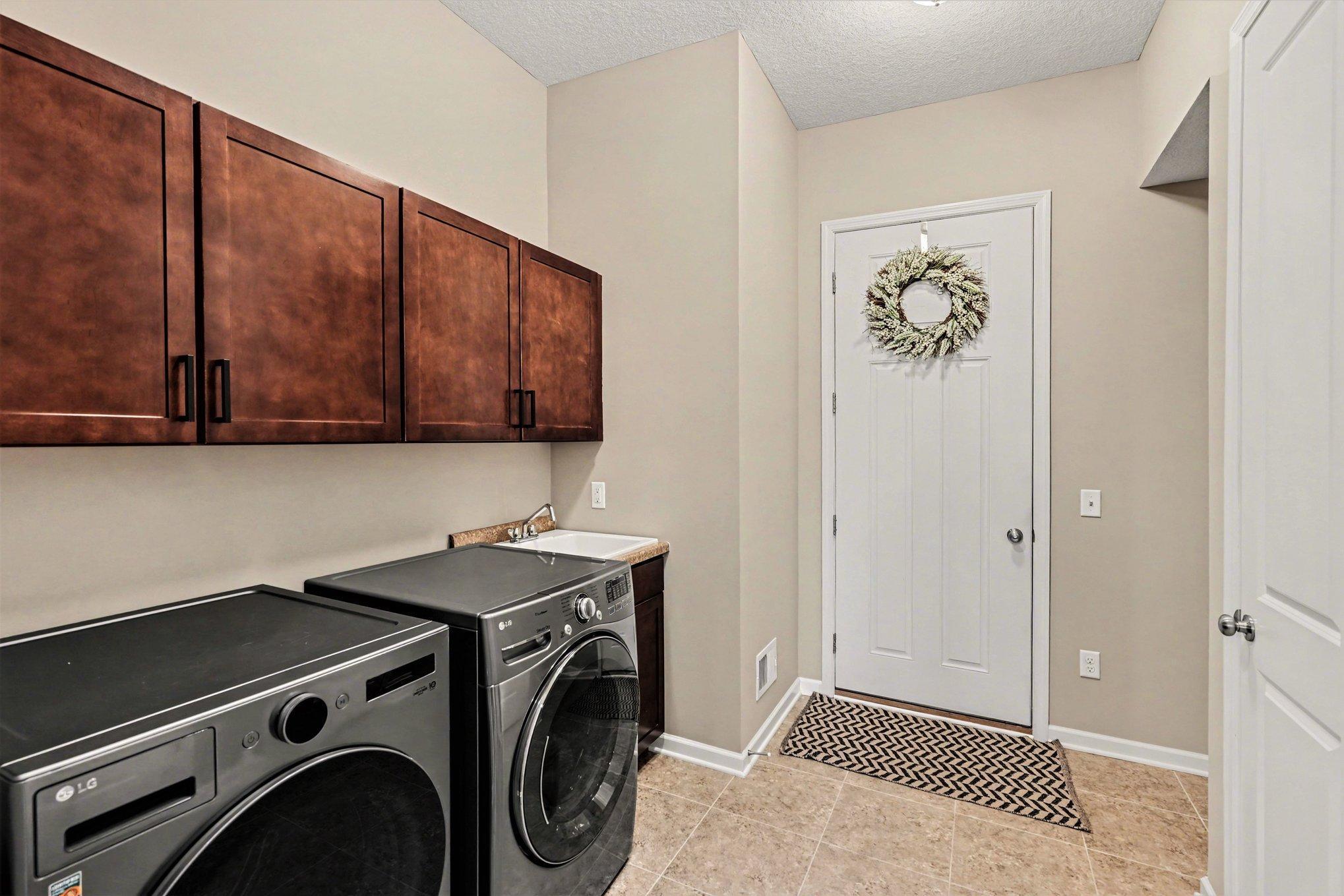 Laundy room and mud room in one and the space is amazing!