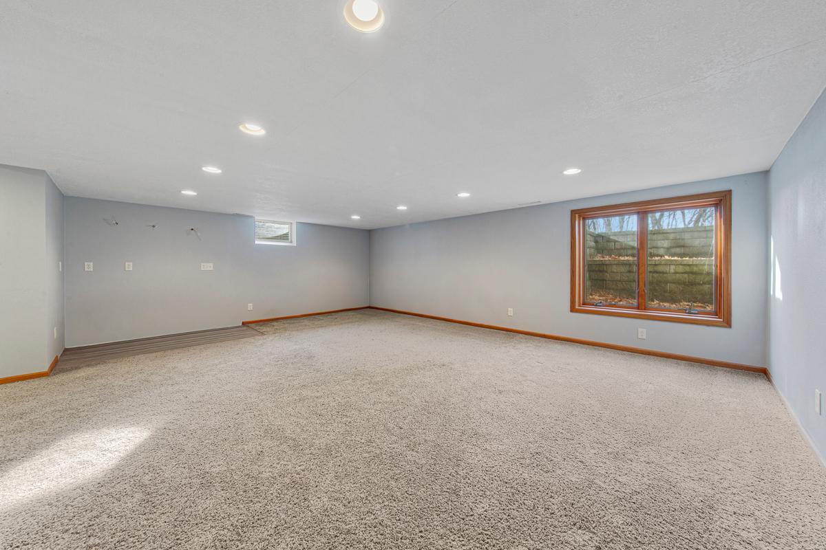 42 Family room_lower.jpg