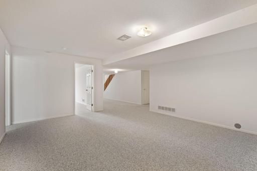 1380 Edinburgh Place NE, Owatonna, MN 55060