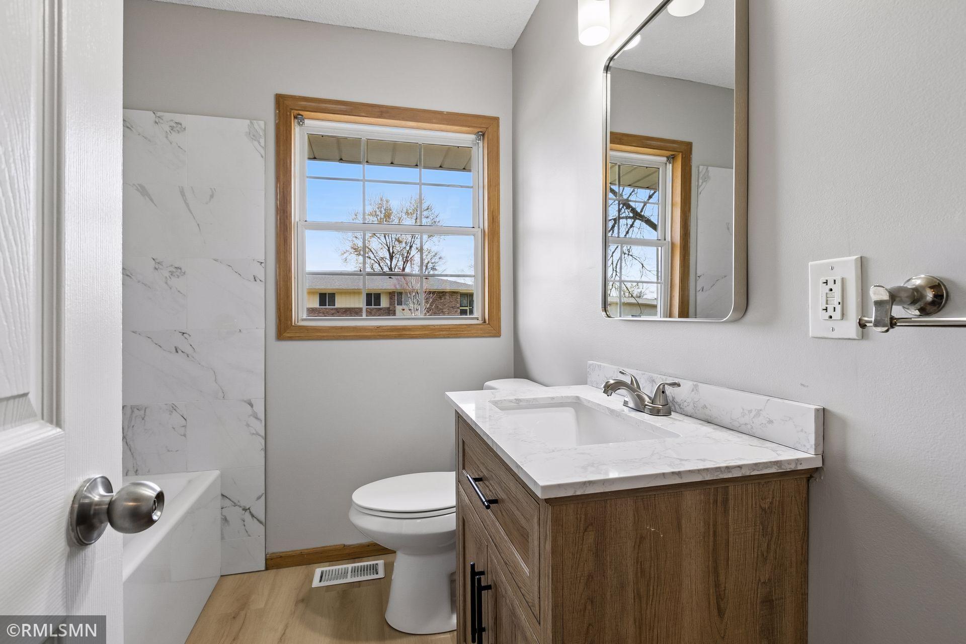 1112 Emerson Lane North - Spacecrafting - 0015.jpg