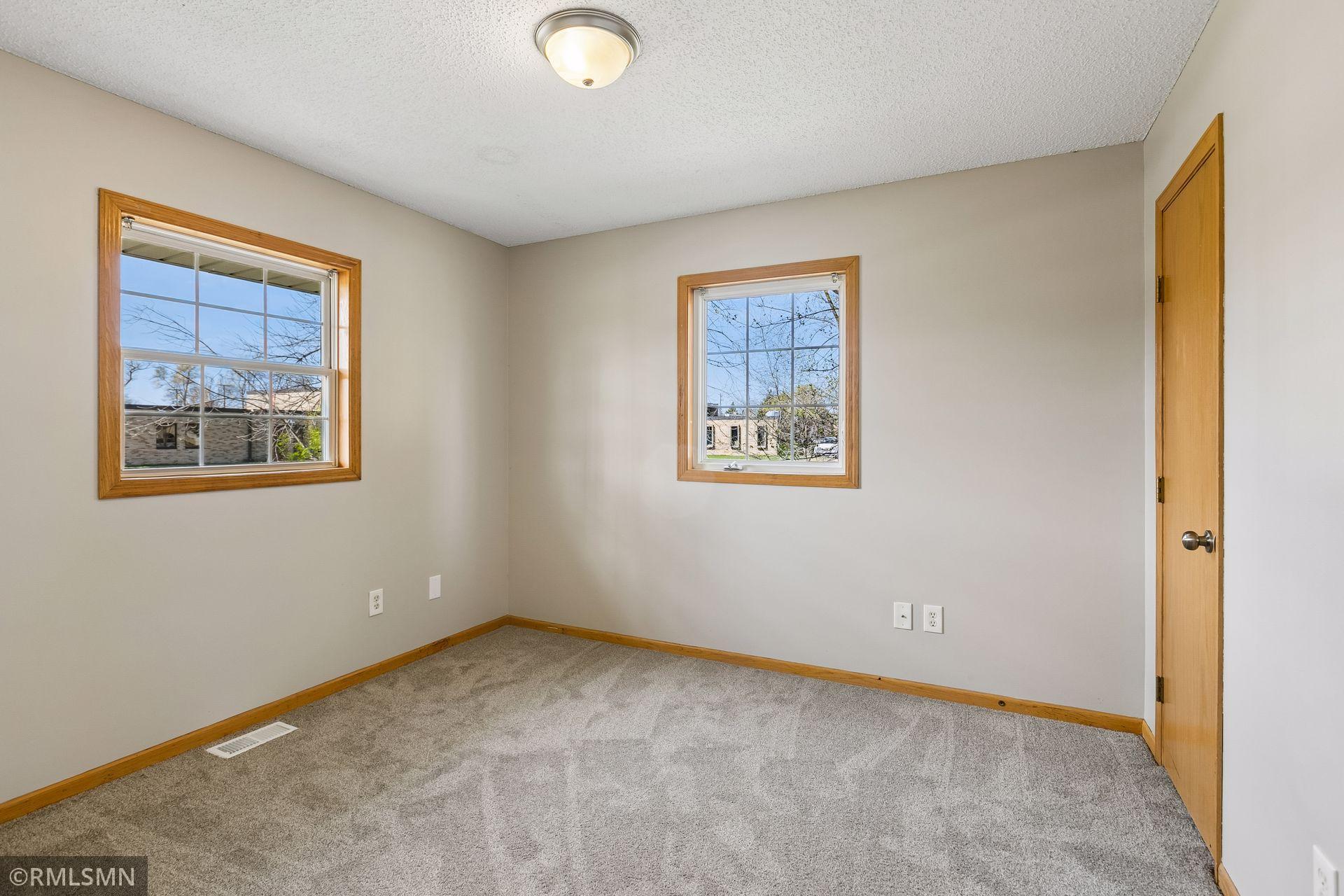 1112 Emerson Lane North - Spacecrafting - 0018.jpg