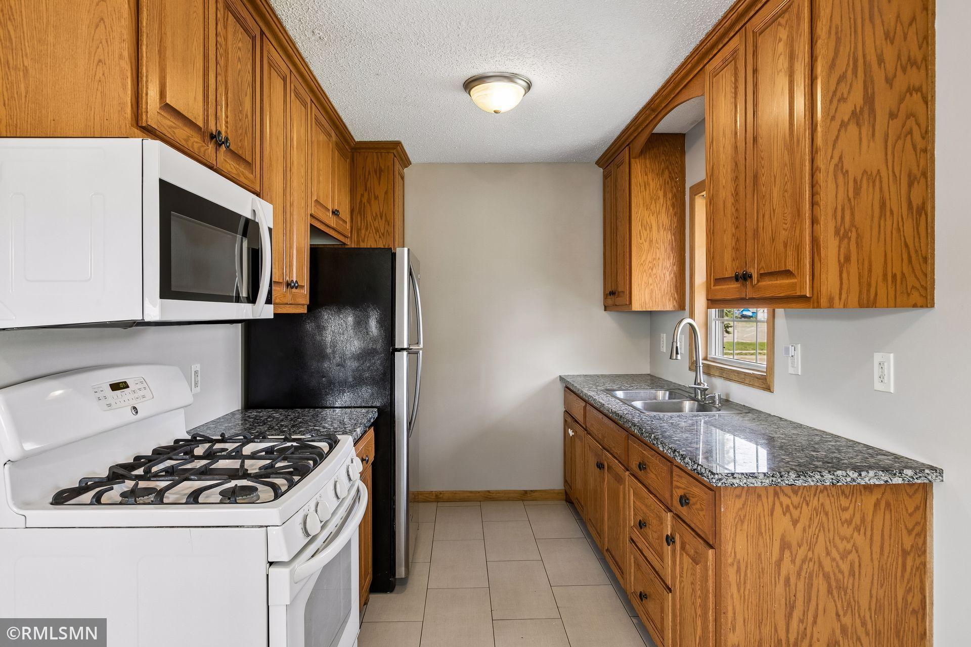 1112 Emerson Lane North - Spacecrafting - 0012.jpg