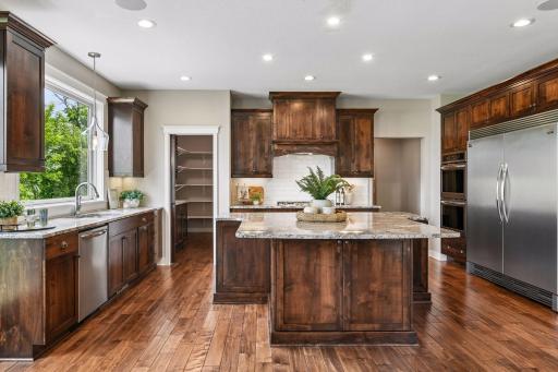 2444 Woods Drive, Victoria, MN 55386
