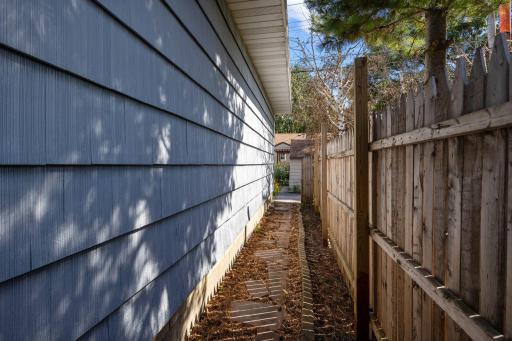 1586 Grotto Street N, Saint Paul, MN 55117