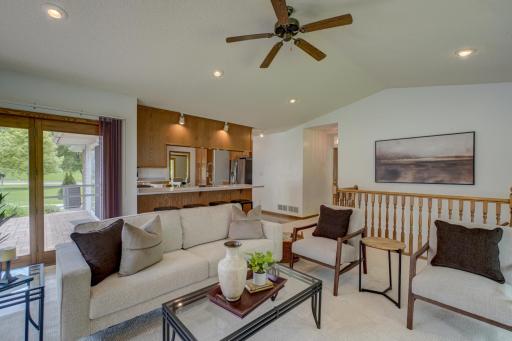 2201 Roselawn Avenue W, Roseville, MN 55113
