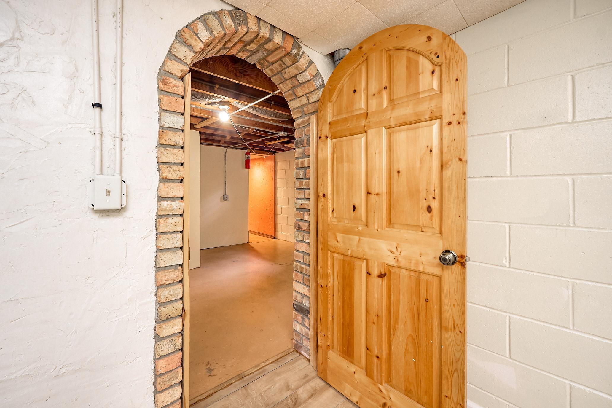 LL Door to Private Bedroom/Bath